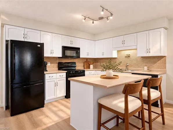 210 Dawn Ave #38, Guelph, ON N1G 5L5