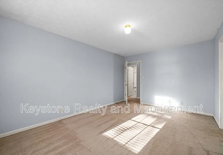 609 Artic Ave — Photo 10