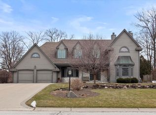 13555 W Maple Ridge Rd, New Berlin, WI 53151
