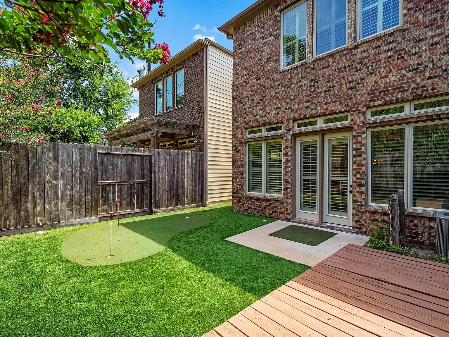 3 bed, 3.5 bath, 2641 sqft, $3,900 — Photo 1