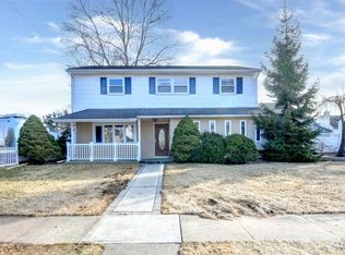 25 E Locust Ave, Colonia, NJ 07067