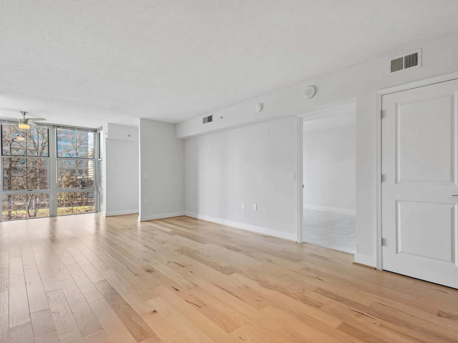 1 bed, 851 sqft, $2,350 — Photo 4