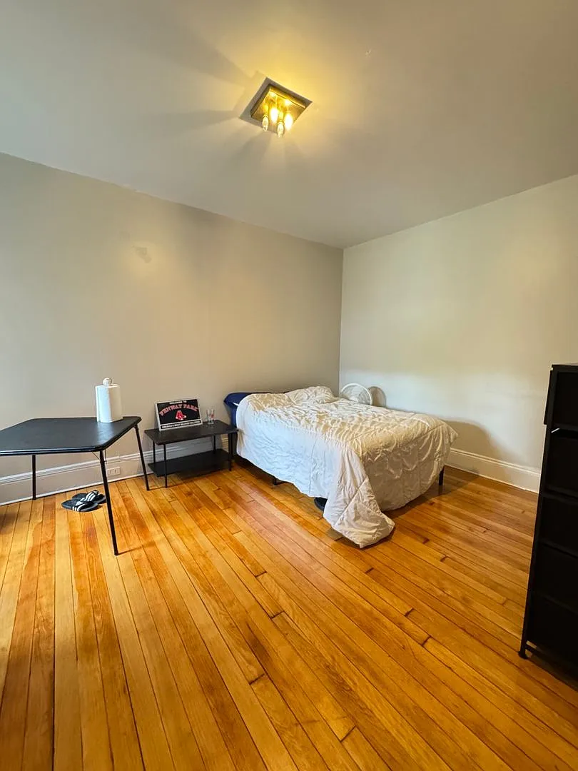 Charming 4 Bedroom-No Broker Fee — Photo 1