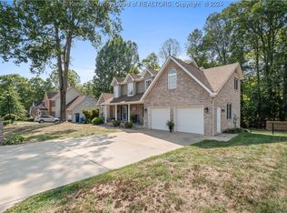 1115 Olde Pine Dr, Hurricane, WV 25526