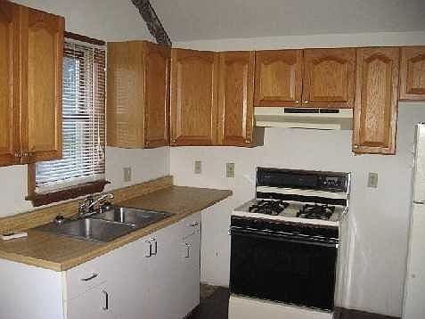 2nd image of 39 Pace St