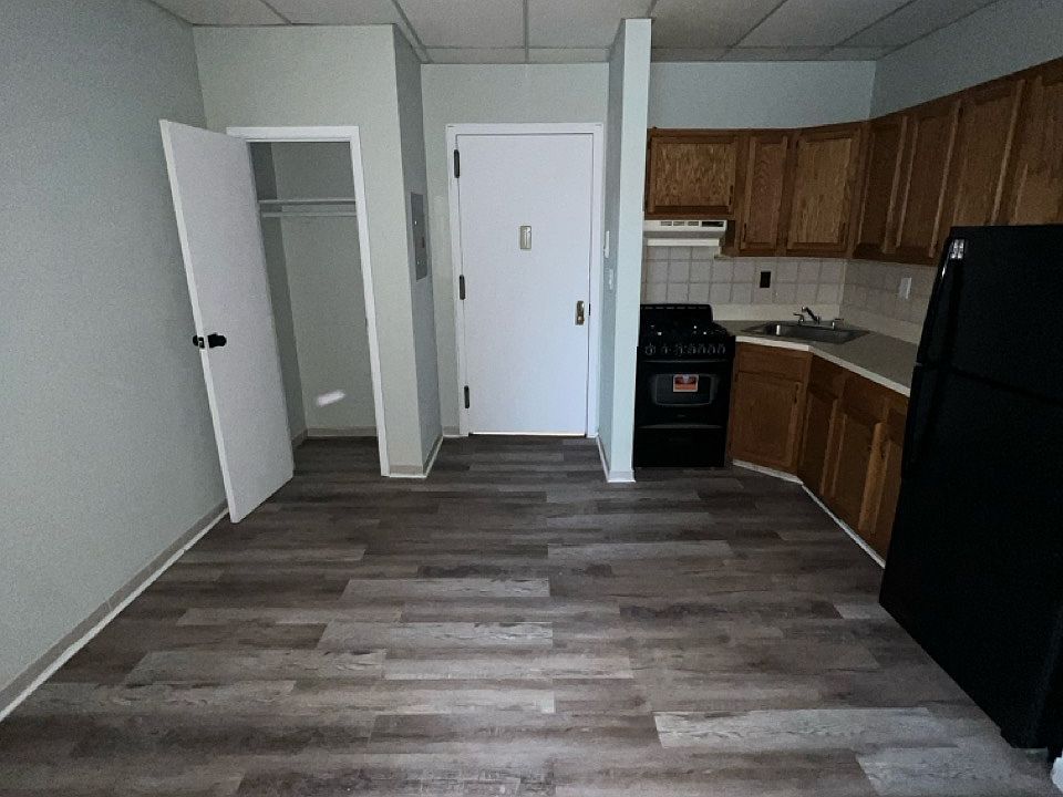 1st image of 308 Maple Ave #5