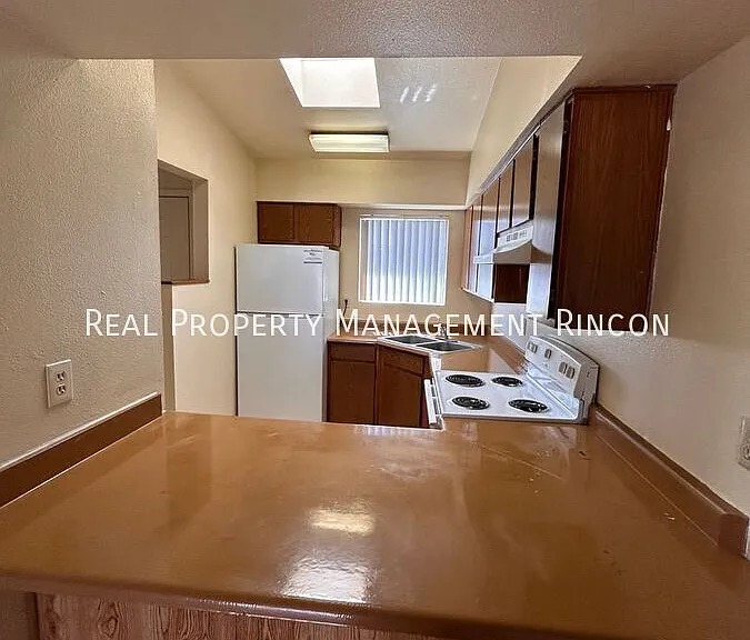 1417 N El Rio Dr — Photo 3