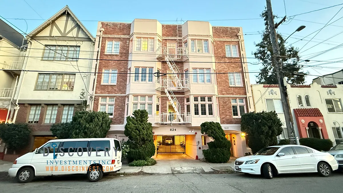 Building Photo - Erie St. 824