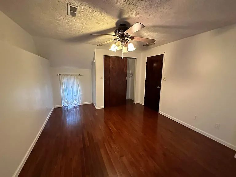 385 Riverside Dr — Photo 9