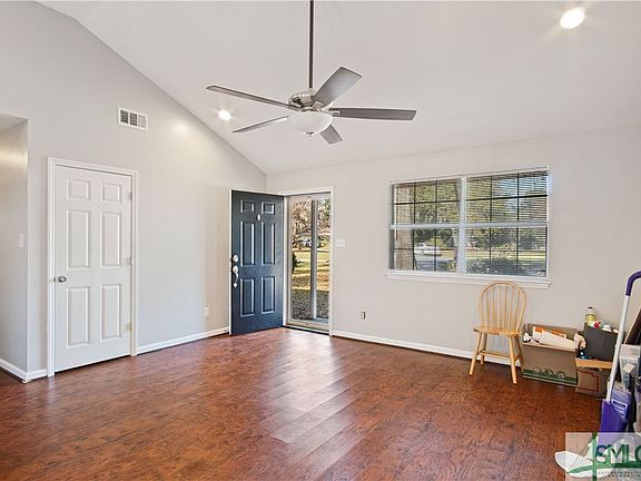 4th image of 108 Nassau Court