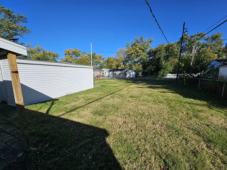 1906 Southwood Dr — Photo 10