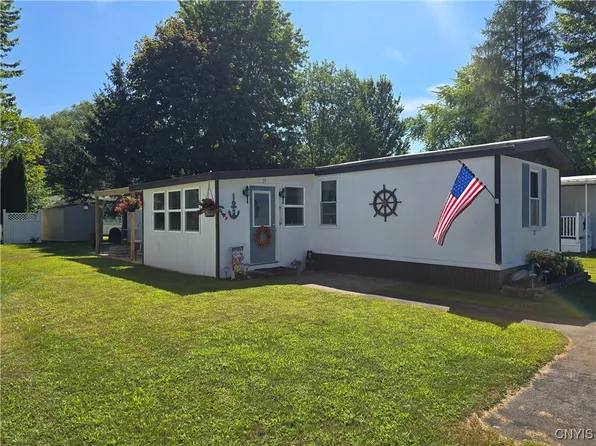 21 Shirron Ave, Sylvan Beach, NY 13157