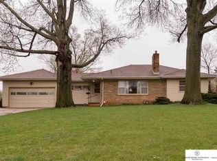 6114 Country Club Rd, Omaha, NE 68152