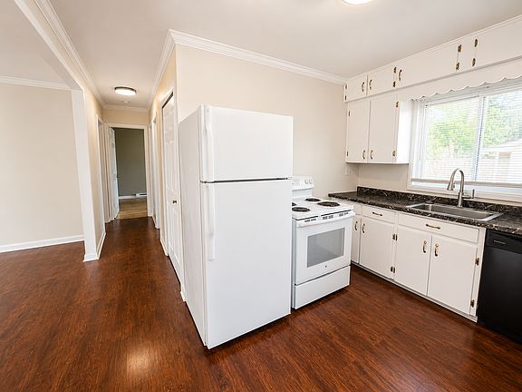 5th image of 2582 Roselawn St