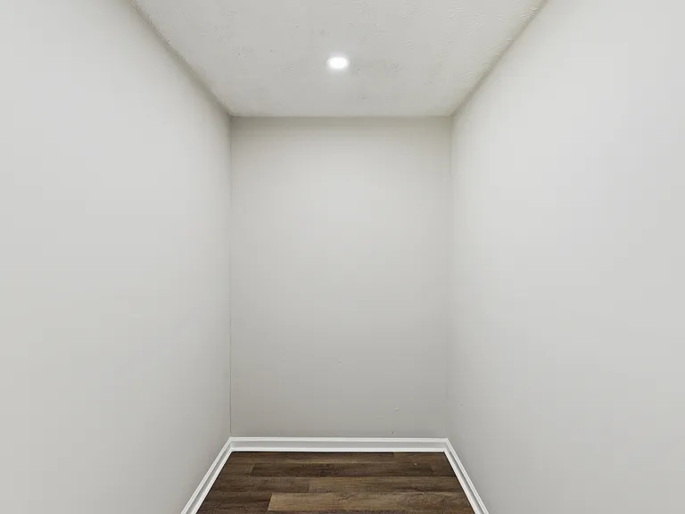 604 Hi Crest Dr — Photo 12