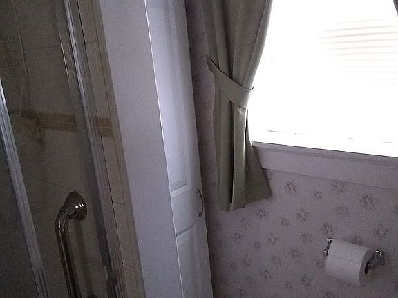 Bathroom window/bathtub