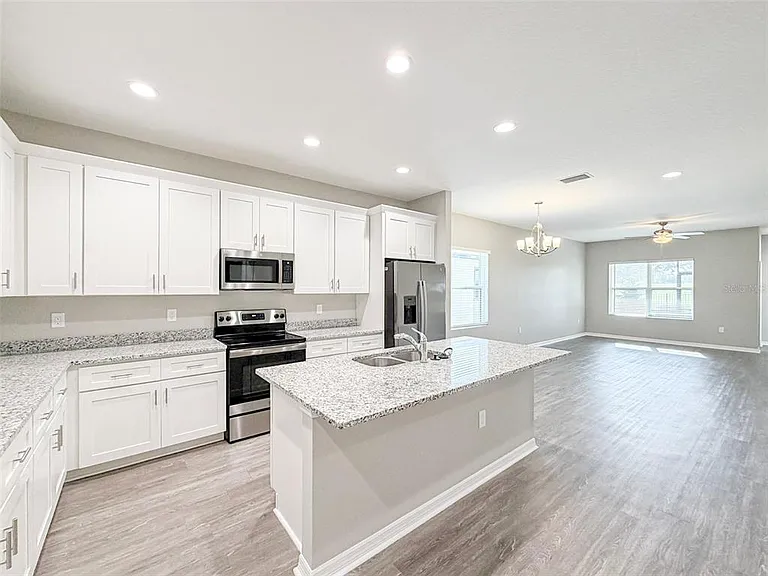3376 Cup Dr — Photo 2