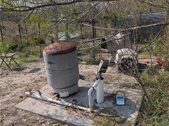 4th image of 4901 Amber Rd