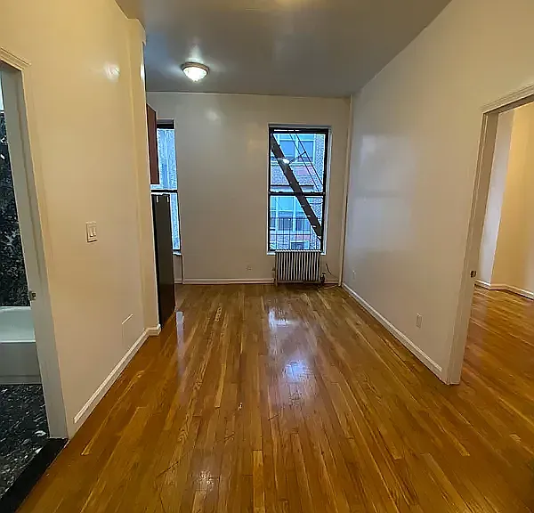 418 W 56th St #1R — Photo 4