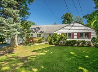 221 Scarborough Rd, Briarcliff Manor, NY 10510