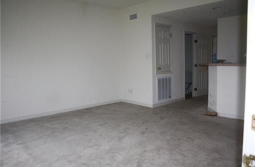 4th image of 70 Carriage Ln #B