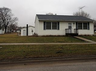 112 3rd St SW, Hopkinton, IA 52237