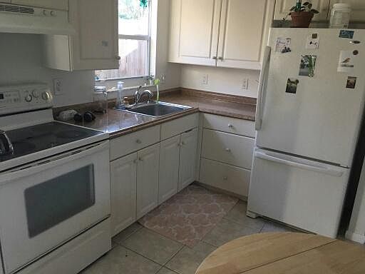 5th image of 2692 NE Pine Ave