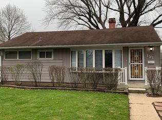 121 N Ridgemoor Ave, Mundelein, IL 60060