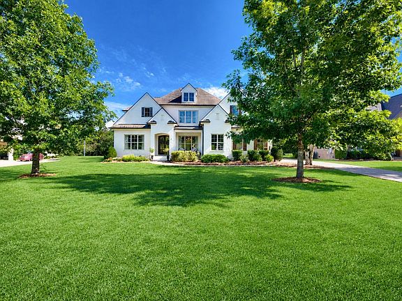 3rd image of 2608 Benington Pl