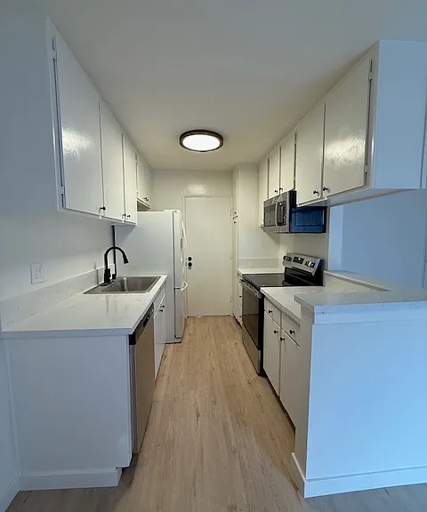 14426 Addison St #12B — Photo 4