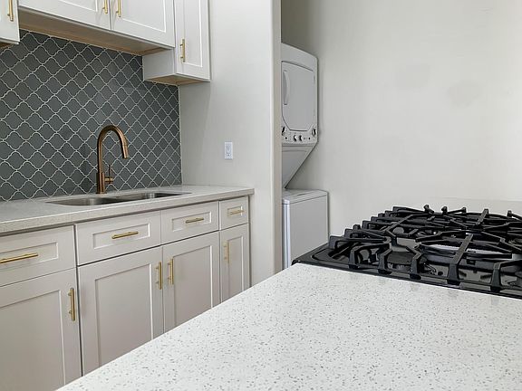 5th image of 342 W Willetta St #8