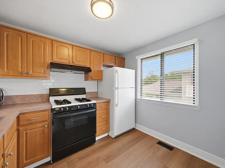 18 Dennis Ct #18 — Photo 5