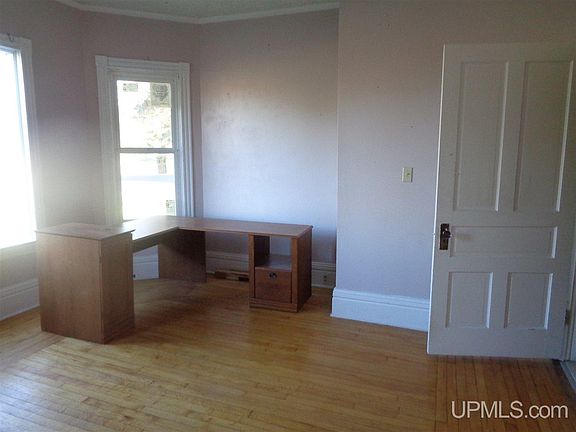4th image of 324 Greenland Rd