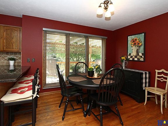 3rd image of 3015 Williamsburg Dr