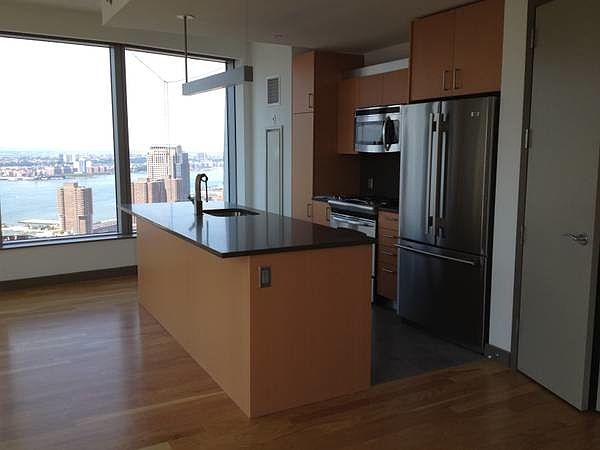 1st image of 8 Spruce St APT 48R