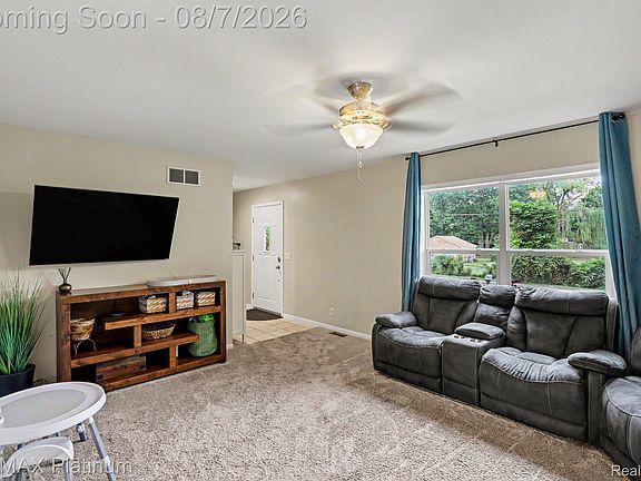 5th image of 2327 Hammerslea Rd