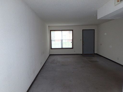 4th image of 2404 Whitegate Dr APT 15