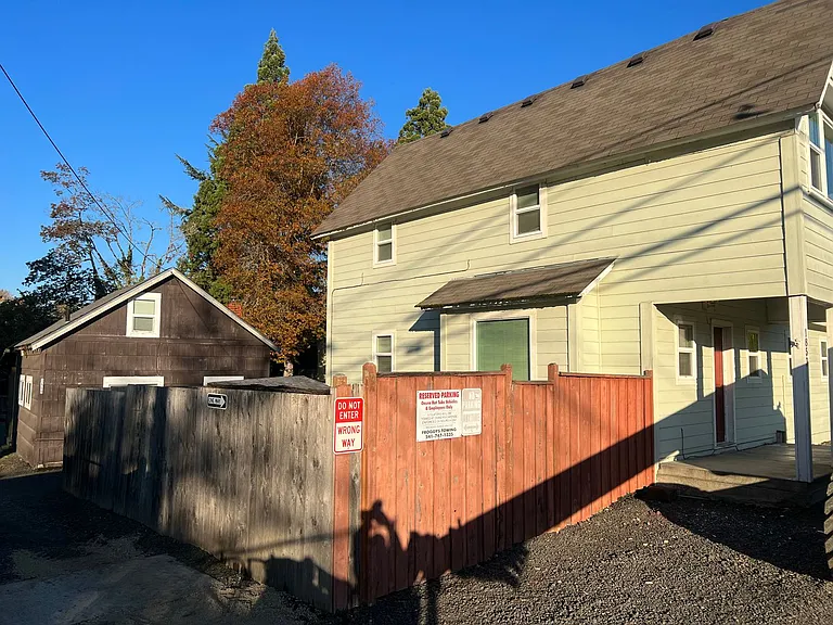 1853 Garden Ave — Photo 2