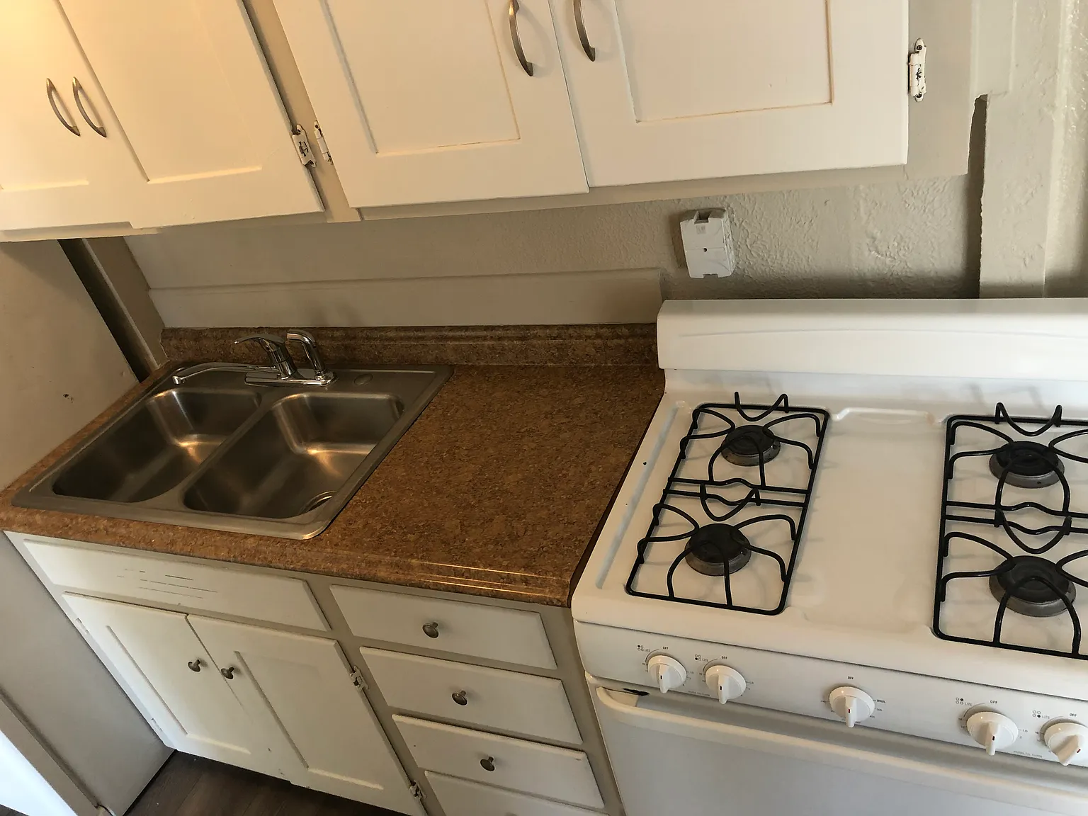 1211 Copper Ave NE - Studio Near UNM w/ All Utilities Included! — Photo 3
