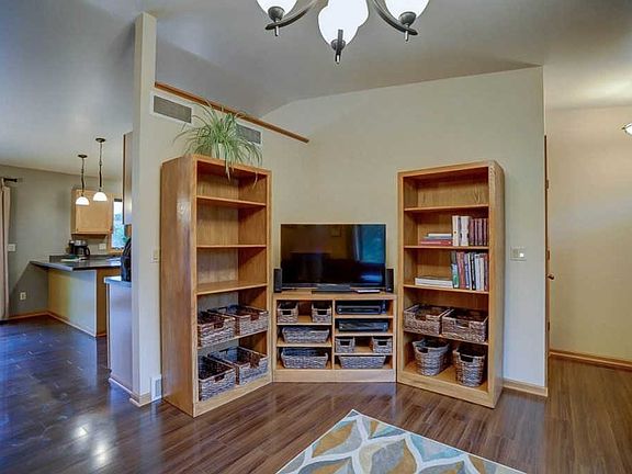 5th image of 336 Parkway Ave