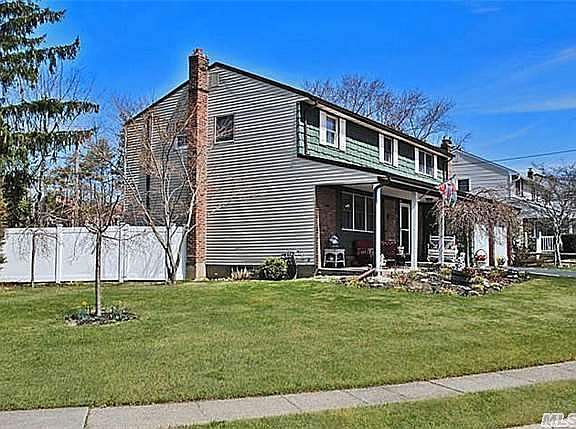 2nd image of 17 Beauregard Dr