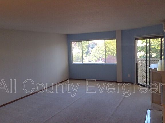 5th image of 909 N I St Unit 404