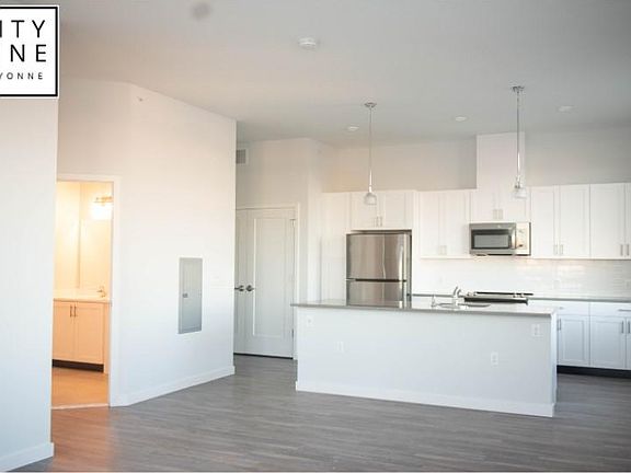 5th image of 318 Avenue E #6b86693df