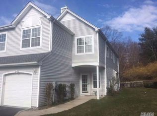 206 Windward Ct N, Port Jefferson, NY 11777
