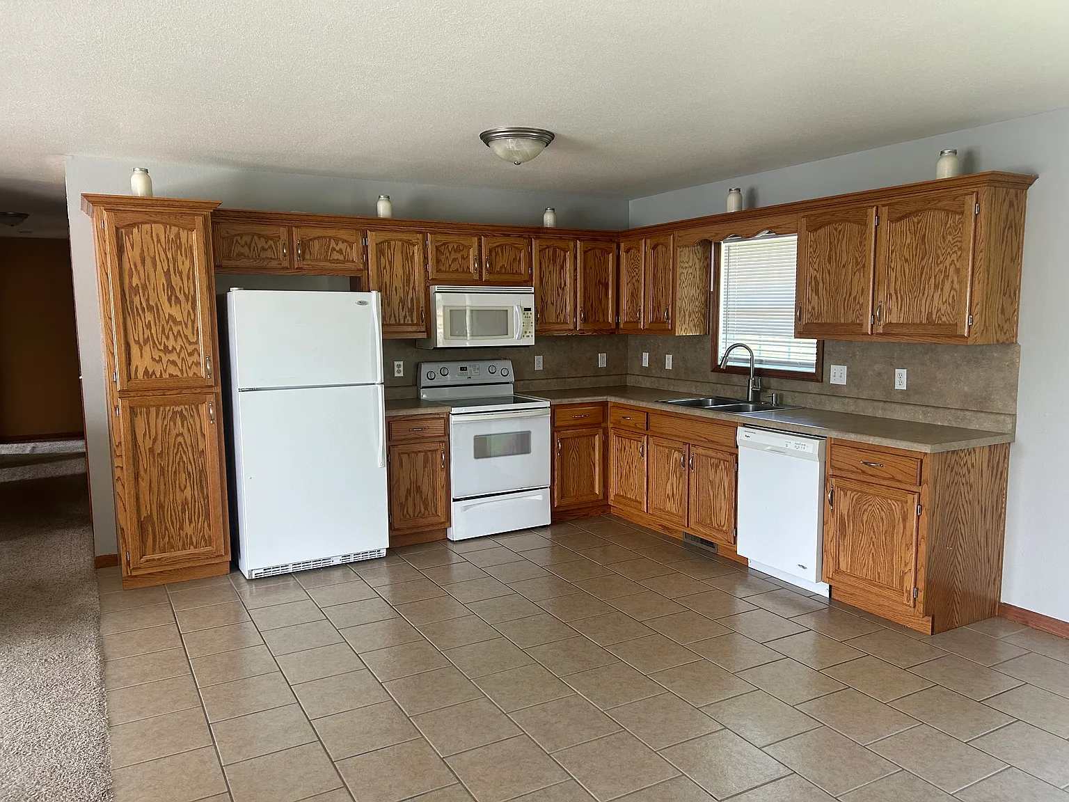 3738 Oxford Rd — Photo 3