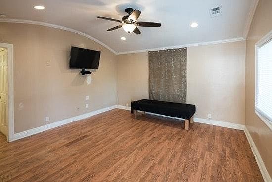 2nd image of 2733 Denby Ave