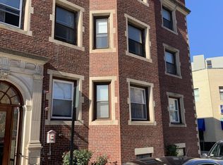457 Centre St APT 304, Newton, MA 02458