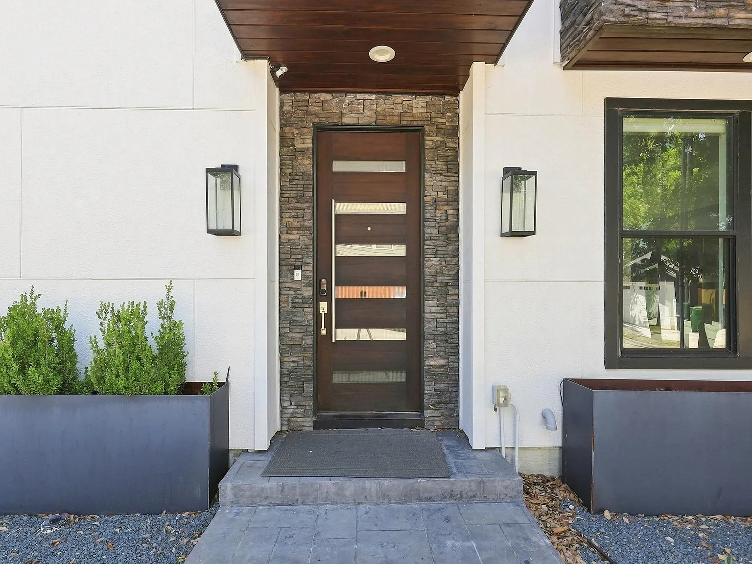 3 bed, 3.5 bath, 3006 sqft, $5,861 — Photo 2
