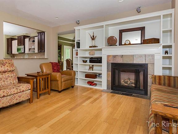 5th image of 2770 Wildberry Dr SE
