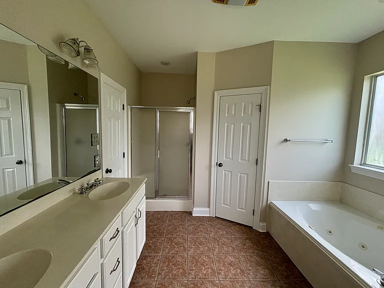 1036 River Ct — Photo 8